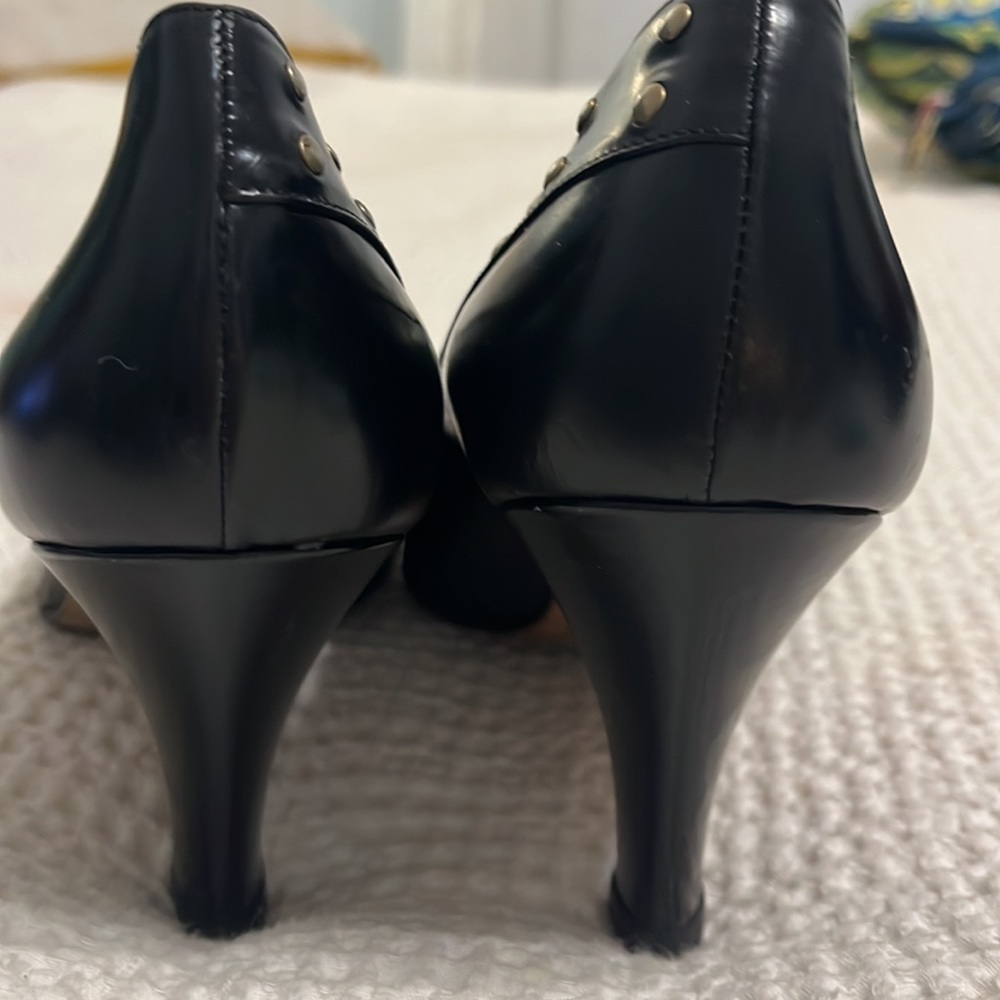 Women’s Nando Muzi Black Heels Size 8.5 Gold Stud Accents Made in Italy Pointed - Picture 4 of 8